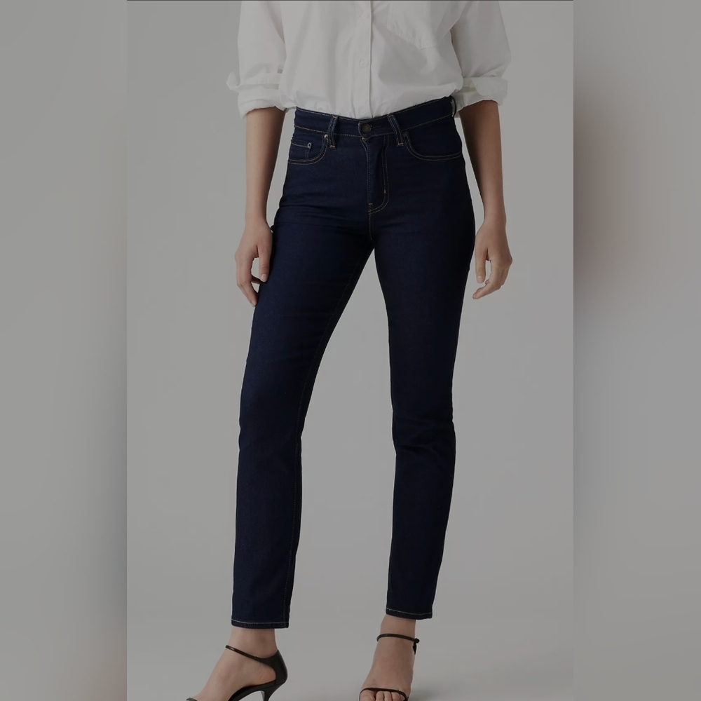 Levi's | 724 High Rise Indigo Straight Jeans 26
